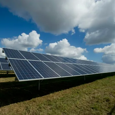Campo de paneles solares